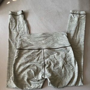 Lululemon 28 inseam leggings size 8